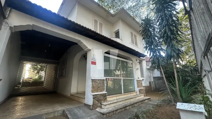 Casa Comercial no Carmo