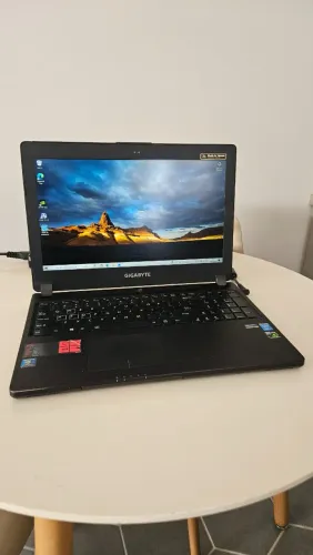 Notebook Gamer Gigabyte P35X v4 | Tela 15.6" | Intel i7 5600HQ GeForce GTX 980M 16GB RAM