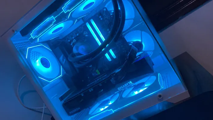 PC Gamer Ryzen 7 5700X + RX 7600 + Monitor Curvo 165 Hz (opcional) | Na Garantia