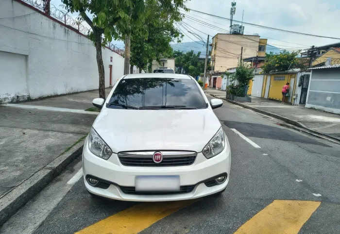 Fiat Grand Siena Essence 1.6 Flex 16V 2015