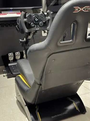 Cockpit Extreme Simracing + Logitech G923 + Volante Fórmula