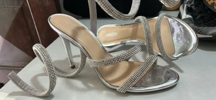 Sapato Arezzo strass