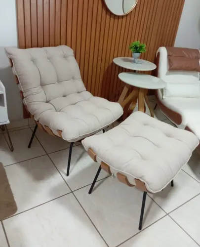 Poltrona Costela com Puff Tecido Linho ENTREGAMOS DF E ENTORNO