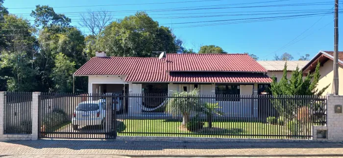 Casa bem localizada