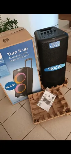 Torre de som Philips na caixa