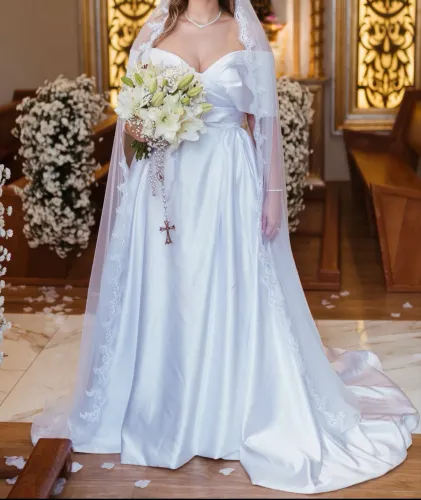 Vestido e véu de noiva 