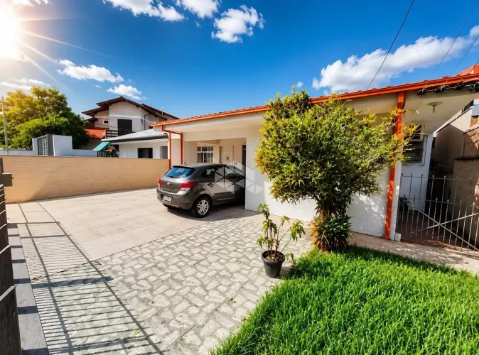 CASA COM 4 QUARTOS SENDO 1 SUÍTE E 3 VAGAS DE GARAGEM À VENDA NO ITACORUBI FLORIANÓPOLIS