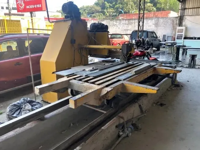 Serra Industrial para Granito e Quartzo - Corte de Chapas e Bancadas