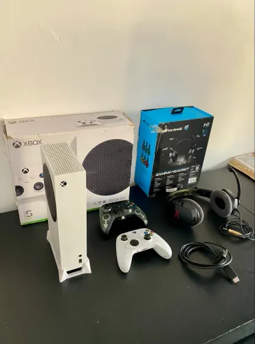 Xbox series s - 2 controles, Headset Gamer e Caixa