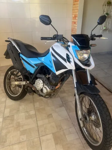 crosser 150, oportunidade única pra pegar uma moto q n quebra fácil, é muito econômica 