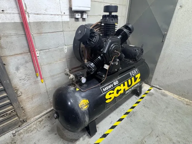 Compressor Schulz 15hp 425L 60 pés 2019