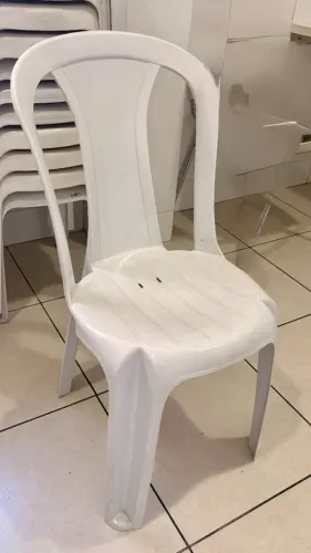Cadeiras brancas de plástico - vendo lote ou unidade