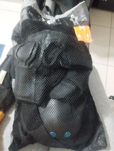 Equipamento de segurança para skate/patins.