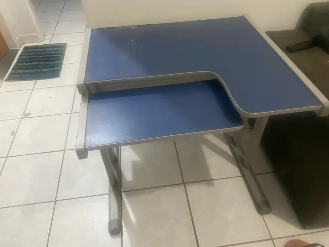 Mesa para colocar computador 