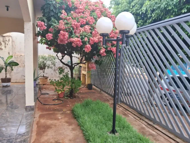 Cada de esquina com ótima localização, preço de ocasião