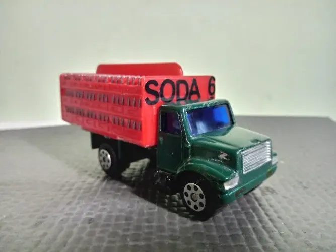 MINIATURA INTERNATIONAL HARVESTER - DELIVERY VAN - SODA 69 - ESC.: 1/64