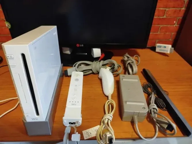 Nintendo WII Completo - Controle + Sensor Bar + Nunchuck+ Fonte Originais