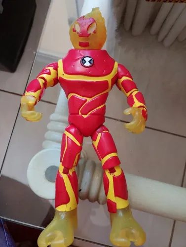 Boneco Chama Ben 10 Sunny