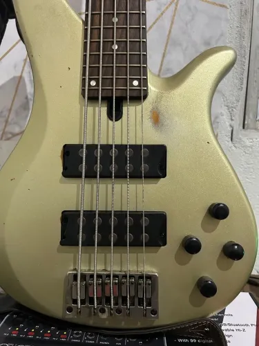 Baixo Yamaha TRBX 375