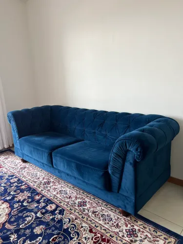 SOFÁ CHESTERFIELD 3 LUGARES - VELUDO AZUL MARINHO