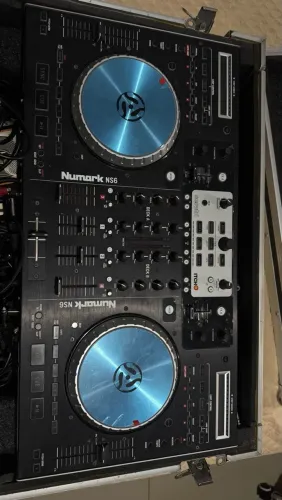 Vende-se controlador de DJ Numark