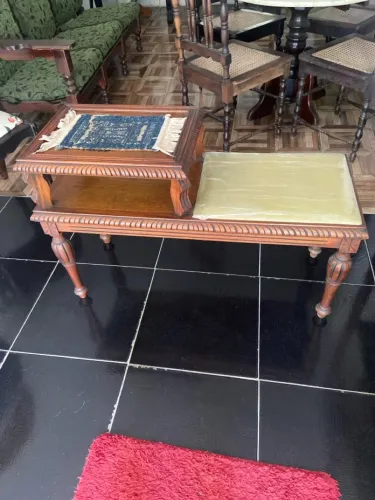 Fofoqueira antiga, mesa de telefone.