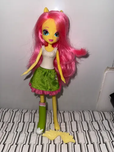 Esta boneca Hasbro My Little Pony Equestria Girls Fluttershy 