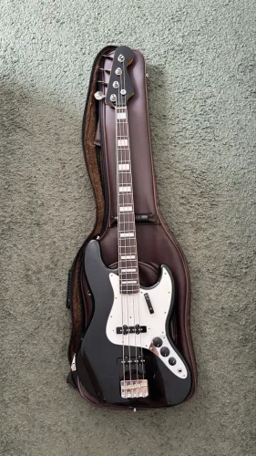 Fender Jazz Bass Japonês com braço Kaiser 