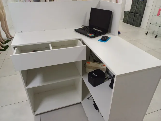 Balcão caixa, atendimento, recepção em L-- MDF branco ( semi- novo)