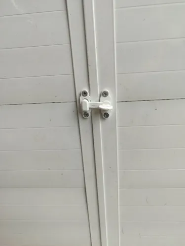 Vendo uma porta de alumínio branco 1 por 95 850 comprei a pessoa fez a medida errada