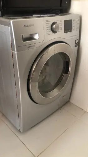 Máquina lavar e seca
