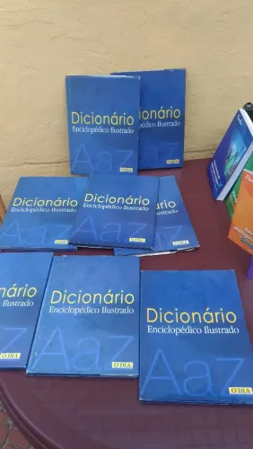 Lote 8Livros Dicionario O Dia, de A a Z, bom estado.
