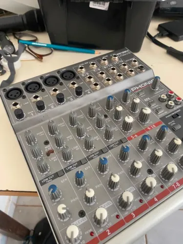 Vendo Mesa de som Phonic AM125fx