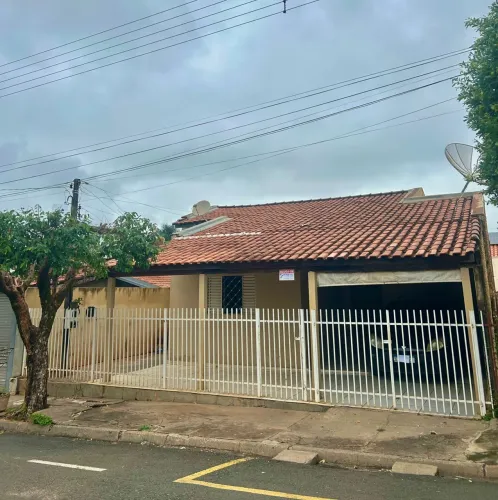 CASA A VENDA EM MONÇÕES/SP