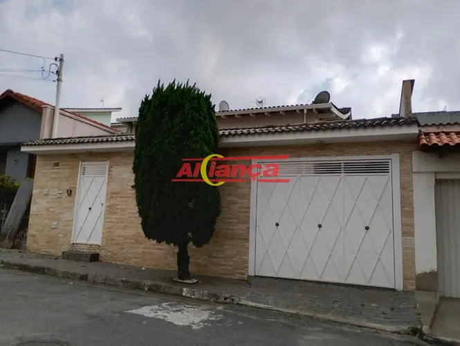Casa para alugar, 3 quartos, sendo 1 suíte e 4 vagas, 250m², Vila Galvão por R$7500,00