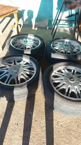 Vende essas rodas cromada aro 20 tá em Goiânia 