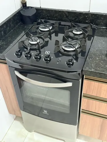 Fogão Electrolux 4 Bocas 52LSV - Mesa de Vidro Preto e Prata