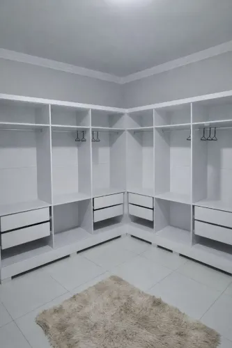 GUARDA ROUPA MODERNO E SUPER ESPAÇOSO