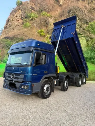 M.Benz Atego 3030, Bitruck, completo de tudo, mto novo, 2017, cor azul edição especial 