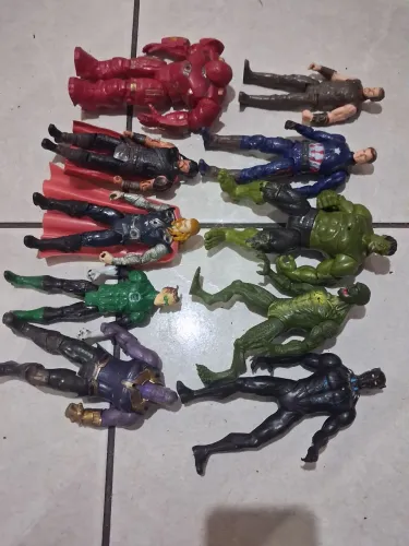 Boneco da marvel