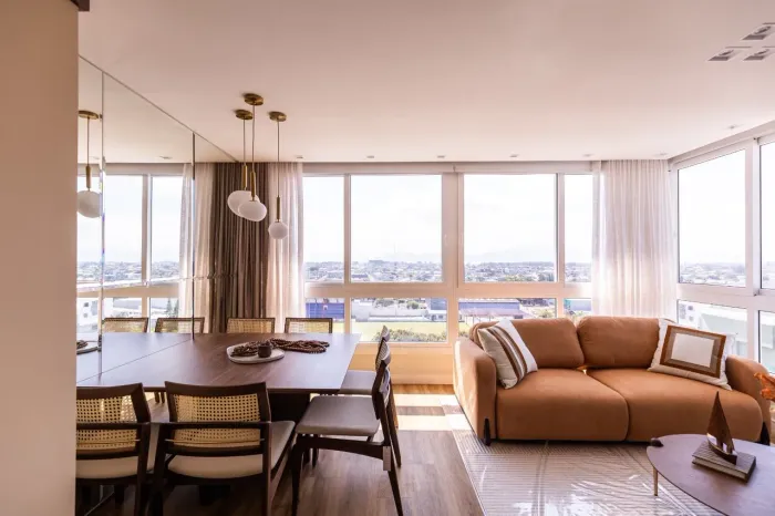 Apartamento de 2 suítes mobiliado com vaga de garagem em Capão da Canoa