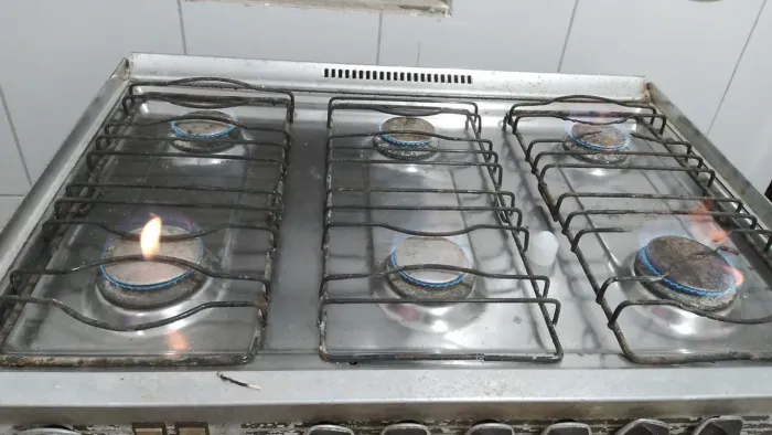 Fogão de 6 bocas a gás + kit gás novo