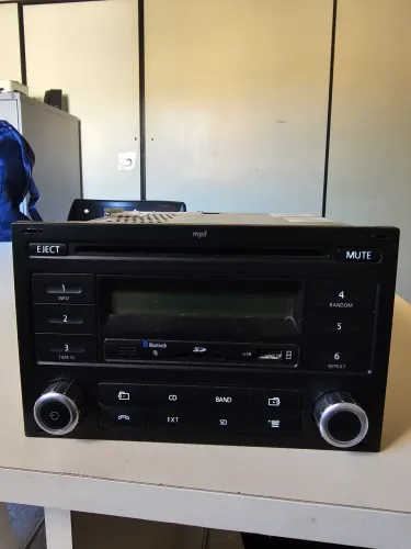 Vendo Rádio, CDPlay com Bluetooth e USB original do Polo, Fox, Golf.