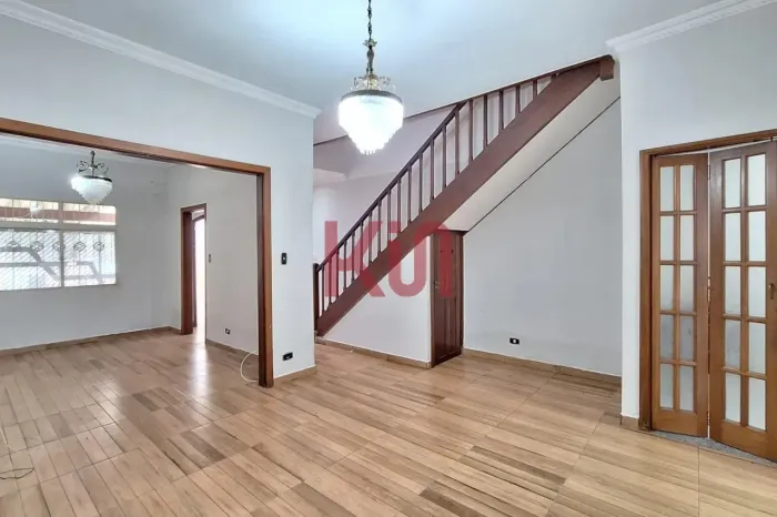 Imperdível: Casa de 4 quartos, 1 suíte, 1 sala, 3 banheiros, 3 vagas em Campos Elíseos, Sã