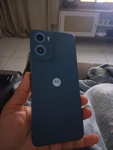 Vende-se telefone moto g06.. por 600 pra sair rapido