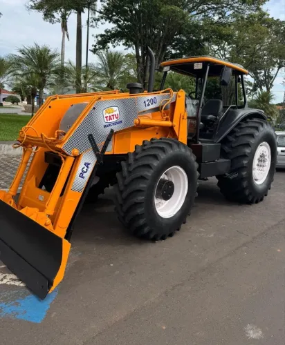 Trator Valtra BH180 2009 - Entrada 10%