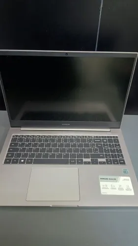 Notebook Samsung Book E30