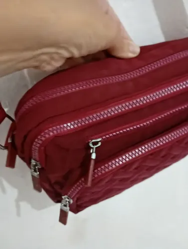 Vendo linda bolsa King espaçosa em ótimo estado.