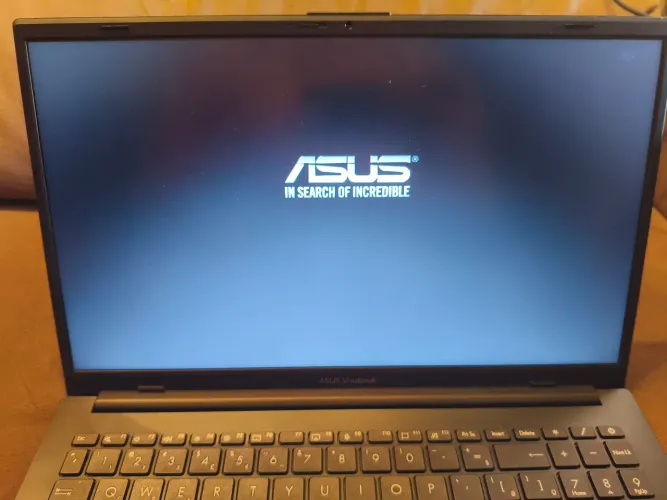 Notebook Asus muito novo. Ryzen 5 8gb 1tb