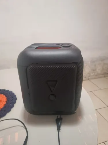 Vende-se caixa
